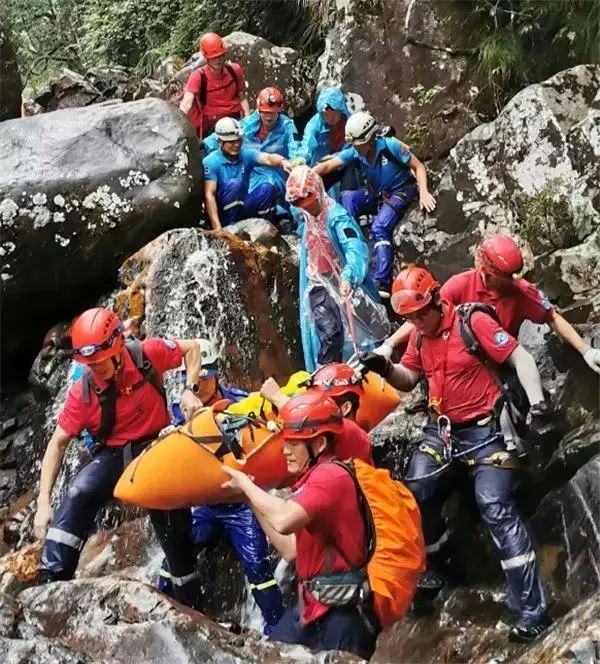 成年人玩得這麼野，小心把命都玩丟了