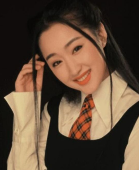 楊鈺瑩：從小失去父親，兩段感情，賴文峰傷她至深，51歲不婚不孕