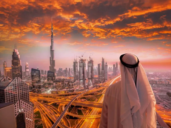 迪拜大王妃：20箱珠寶娶進門，生12子42年不露面，哈雅都沒她受寵