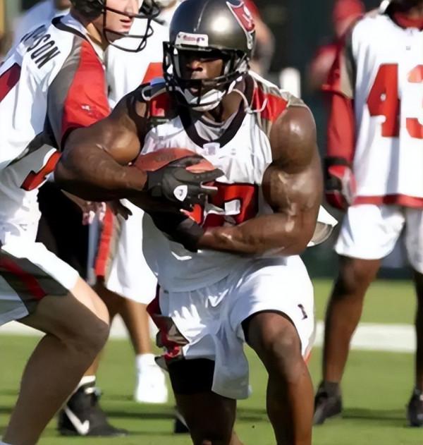 不同領域的最強肌肉部位:蘇炳添大腿粗提速快,泰森脖子比頭還粗 不同領域的最強肌肉部位:蘇炳添大腿粗提速快,泰森脖子比頭還粗