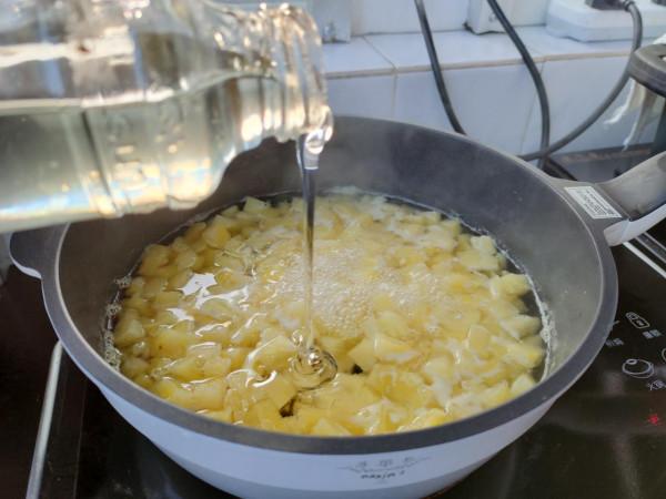 孩子愛吃果凍不用花錢買，在家也能做，沒有新增吃著也放心