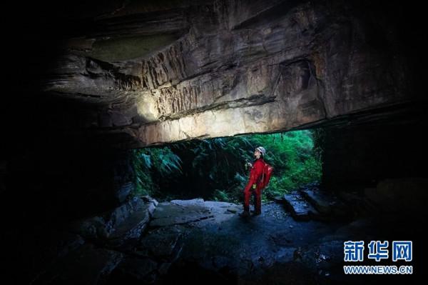 通往“地心”的探洞人 通往“地心”的探洞人