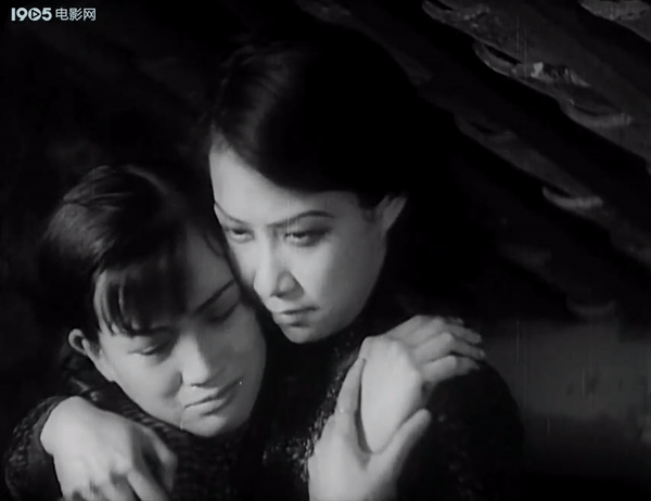 18歲出道,首演繁漪,因拍戲懷孕遭男友拋棄,53歲含恨離世 18歲出道,首演繁漪,因拍戲懷孕遭男友拋棄,53歲含恨離世