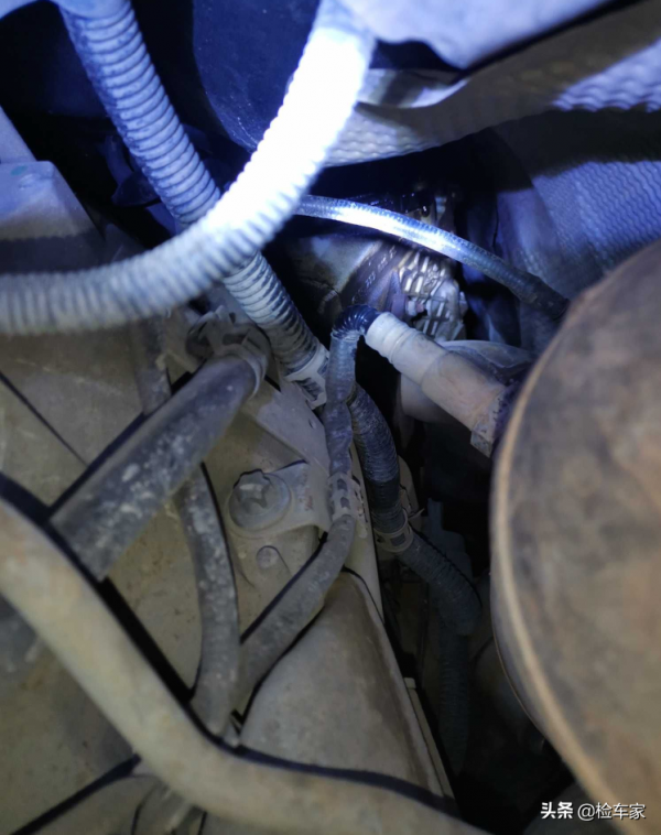 5萬買臺賓士E級,外表光鮮亮麗內飾破敗不堪,網友:就怕養不起 5萬買臺賓士E級,外表光鮮亮麗內飾破敗不堪,網友:就怕養不起