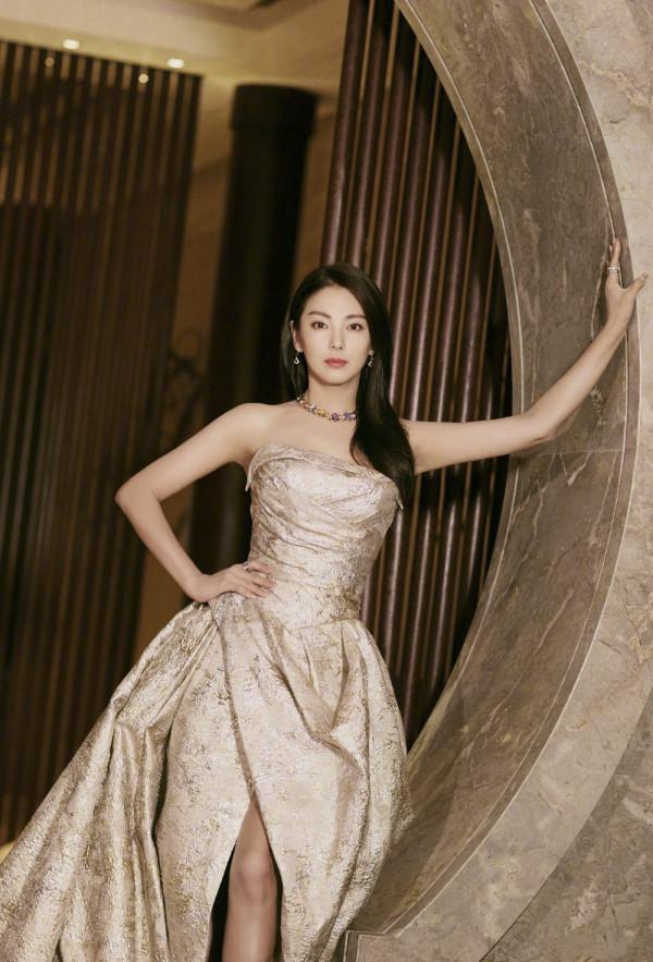 張雨綺又換新男友，兩段婚姻，八段情史，獅子女都是吸渣體質嗎？