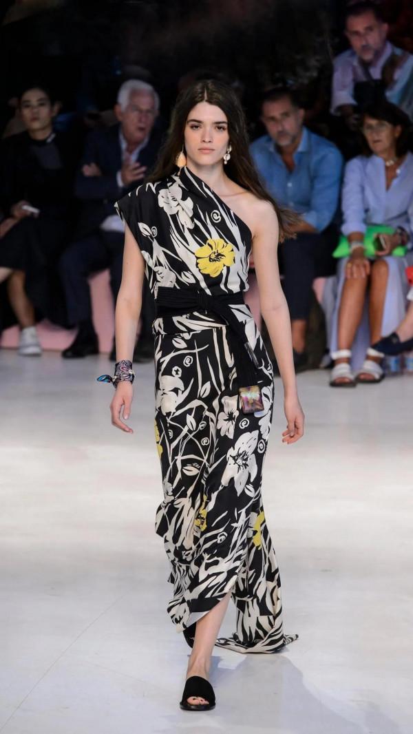 被夾板氣逼瘋的皇帝