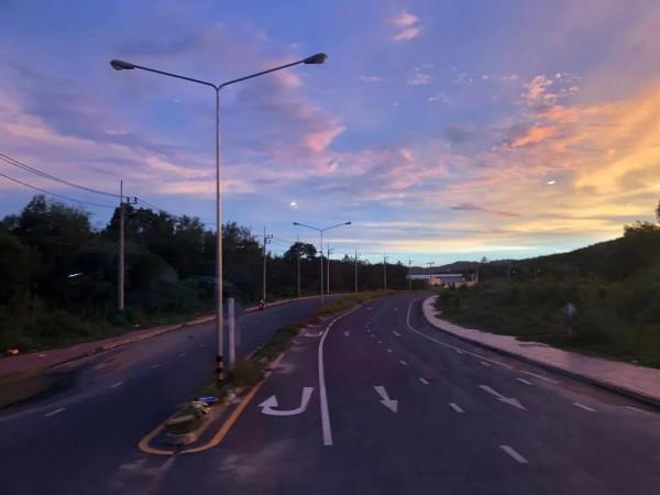 我很少去旅行，但已經認識了全世界