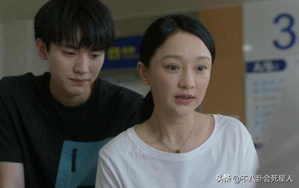 高圓圓新劇口碑爆棚，她不打針不扮嫩，打了多少中年女演員的臉？