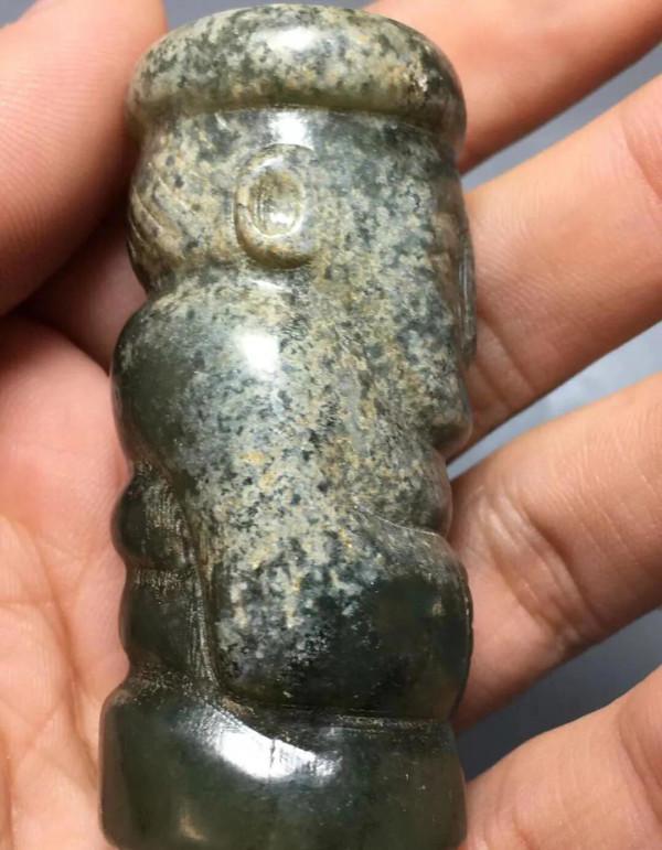 古玉灰皮，盤後對比