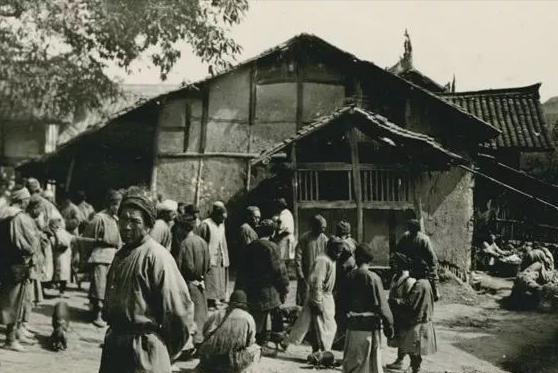 清朝從嘉慶開始走向沒落？真的不怪嘉慶，根源都在康熙和乾隆