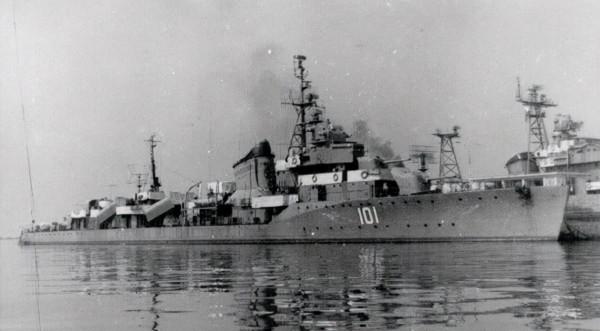 1953年中國用68噸黃金，買4艘蘇聯破軍艦，蕭勁光：是破爛也買