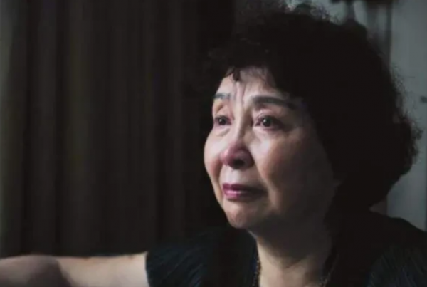 11年前，60歲失獨母親冒死生下雙胞胎，如今一家四口現狀如何？