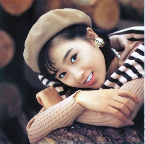 從天后到吸毒女，從爆紅到中國“乞討”，她是如何一步步沉淪的？