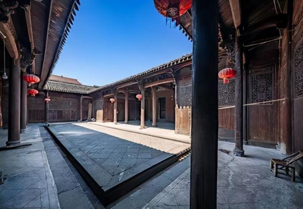 江西再現“鉅富豪宅”，被稱為“江西故宮”，距市區1小時半車程