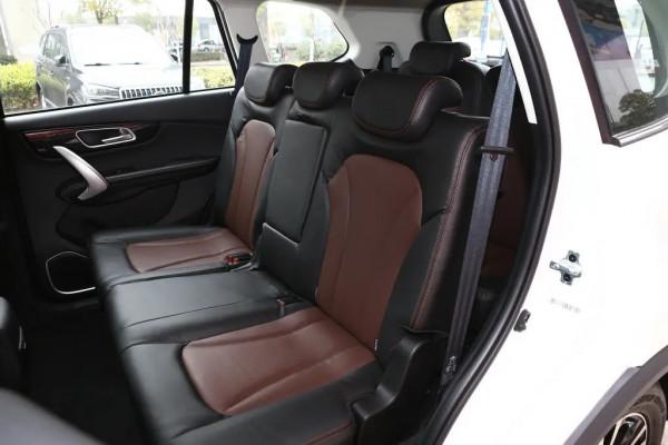 五菱宏光S3對比斯威X7，國產中型SUV如何選擇？