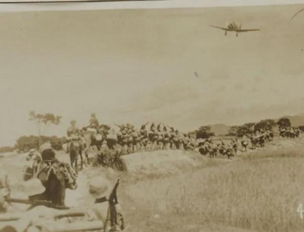 遠征軍裡面的兵痞鬧事，營長單為了平息事端，一人打翻七個兵痞