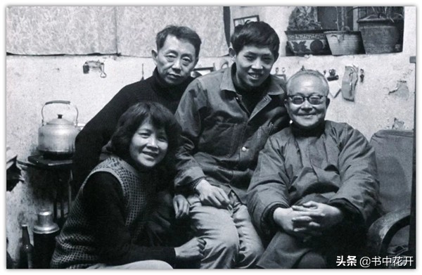 以民族精神為靈魂，吸收外國文學的思想，建構中國文學的民族性