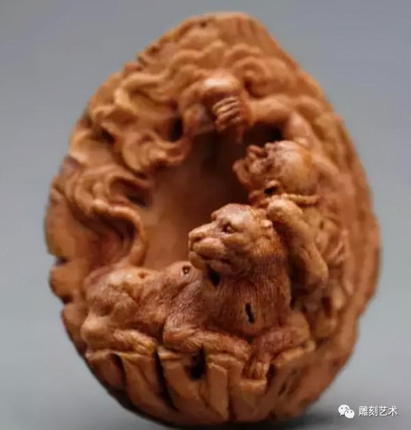 桃子誰都吃過,可是如此勁爆的桃核雕刻誰見過? 桃子誰都吃過,可是如此勁爆的桃核雕刻誰見過?