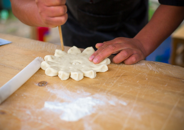 迪麗熱巴愛不釋手的酸奶疙瘩真的很難吃嗎？新疆人：沒見過世面