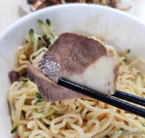 鋪了一層牛肉的牛肉麵你吃過嗎?那勺辣椒醬是點睛之筆 鋪了一層牛肉的牛肉麵你吃過嗎?那勺辣椒醬是點睛之筆