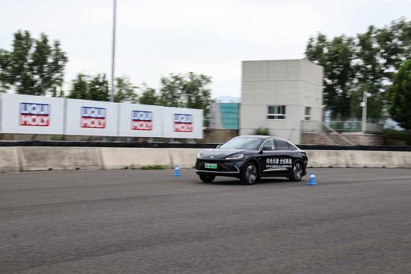 骨子裡帶著野性——場地試駕極狐阿爾法S 骨子裡帶著野性——場地試駕極狐阿爾法S