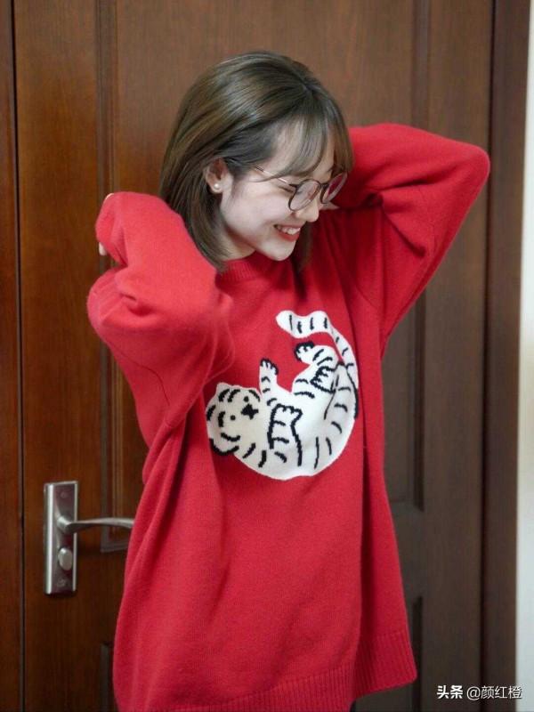 冬天不要只會穿黑白灰，“紅色”搶眼高調又顯白，時髦又有氣場