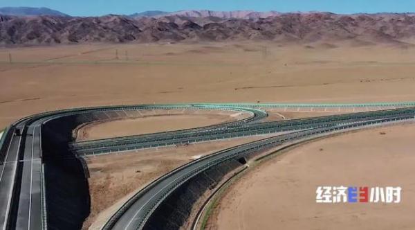 超級硬核!穿越戈壁無人區,這裡修起2800多公里絕美天路 超級硬核!穿越戈壁無人區,這裡修起2800多公里絕美天路
