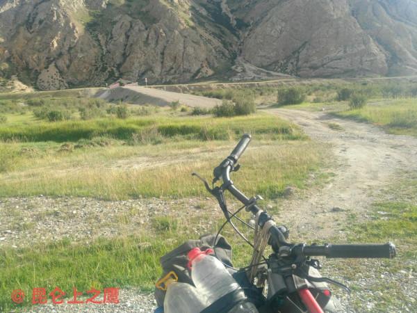 崑崙山的穿越——花石峽、冬給措納湖至香日德