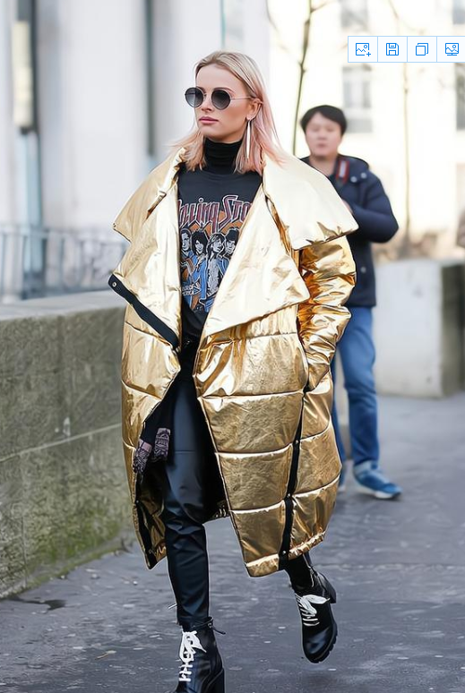 成熟的女人，穿搭羽絨服儘量避開這幾個顏色，顯老廉價不時髦