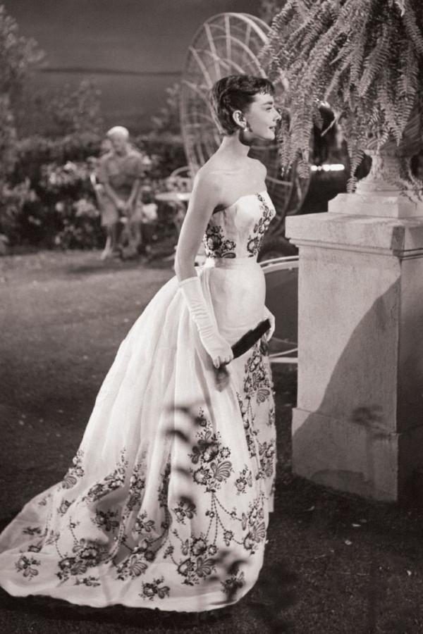 赫本和格蕾絲·凱利造型全方位對比:從銀幕穿搭到私服,你pick誰 赫本和格蕾絲·凱利造型全方位對比:從銀幕穿搭到私服,你pick誰