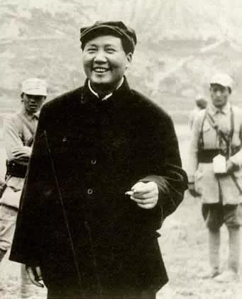 宋任窮上前線半年後,妻子去找毛主席,主席:你是不是怕他變心? 宋任窮上前線半年後,妻子去找毛主席,主席:你是不是怕他變心?