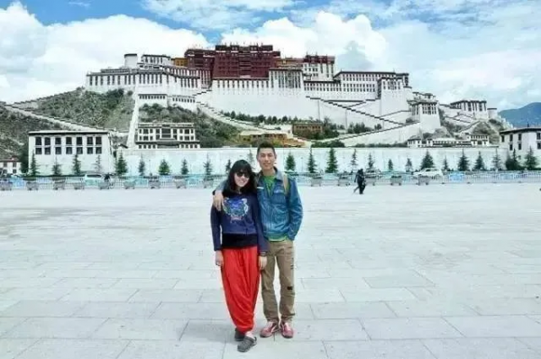 走了80個地方，拍了56個民族的結婚照：“90後”小夫妻辭職搭車去結婚