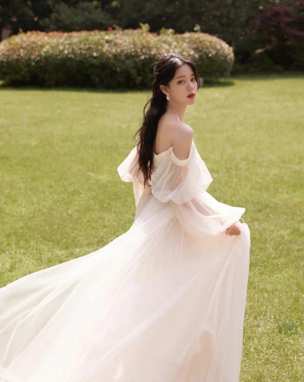 剪短髮後的歐陽娜娜，百變造型又美出圈