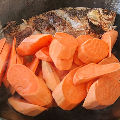 這道減脂餐之紅薯鯽魚湯太銷魂，同事吃過都找我要菜譜