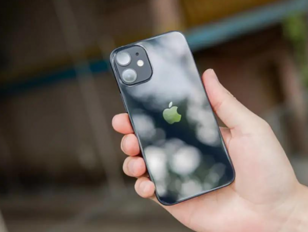 評一評iPhone12 mini——小屏仍有市場！難怪出 13 mini