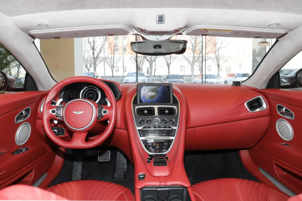 阿斯頓&CenterDot;馬丁DB11配置解讀，高顏值和效能的完美契合