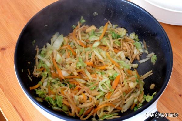 怪不得北方人這麼愛吃炒餅，實在是太簡單了，隨便炒一炒就很好吃