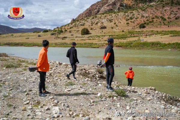 騎行川藏線也有平平無奇的風景，抵達“72拐”腳下--邦達鎮