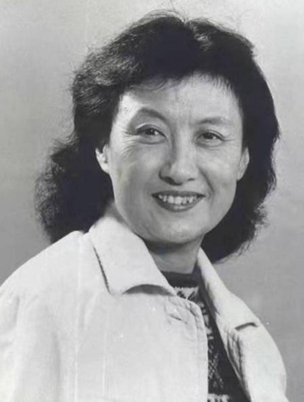 黃宗英新婚18天喪夫,一生四段婚姻,曾和趙丹因戲生情相戀33年 黃宗英新婚18天喪夫,一生四段婚姻,曾和趙丹因戲生情相戀33年