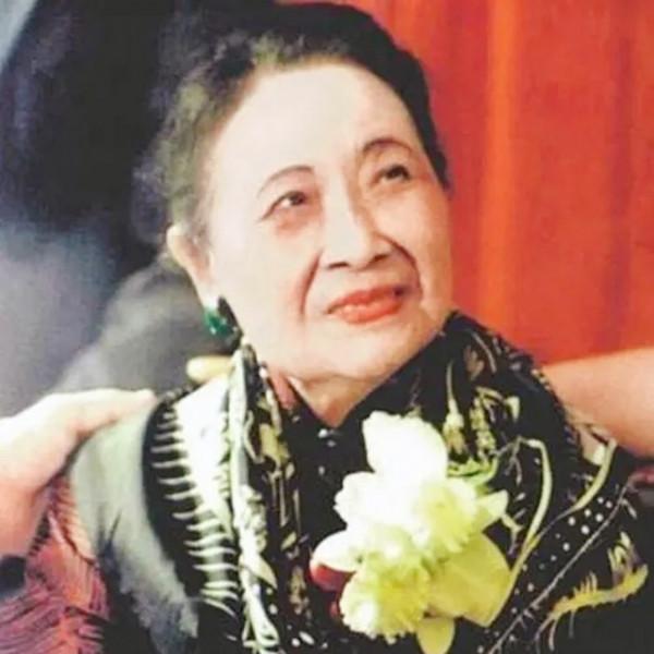 蔣介石死後，晚年的宋美齡在美國靠什麼生活
