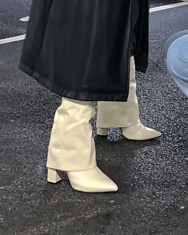 小黑靴OUT了！今冬「這雙鞋」超火爆，時髦精都愛它