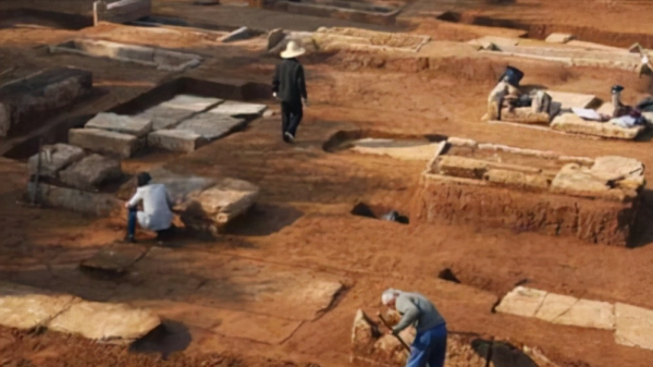 洛陽發現西漢時期的墓葬群，墓內出土文物很多，墓主身份至今成謎