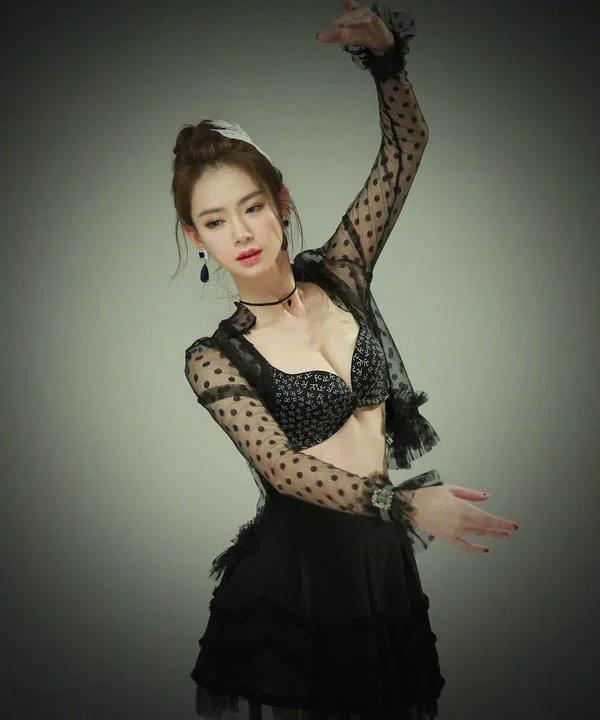 戚薇,典型的川妹子 戚薇,典型的川妹子