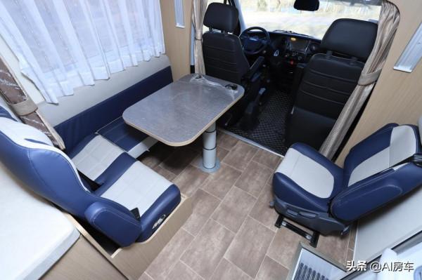 奇瑞3.0T+5座4床平頂房車亮相！設計用心，內飾豪華，用著很舒服