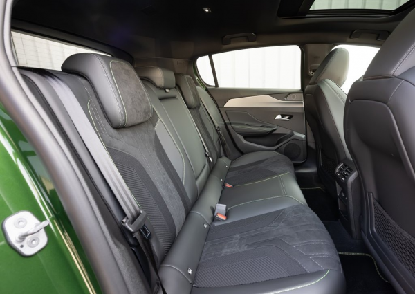 或迴歸國內？標緻全新308專利圖曝光