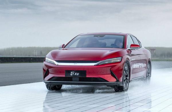 國產純電動汽車續航排行榜前十名，其中三款續航突破1000公里