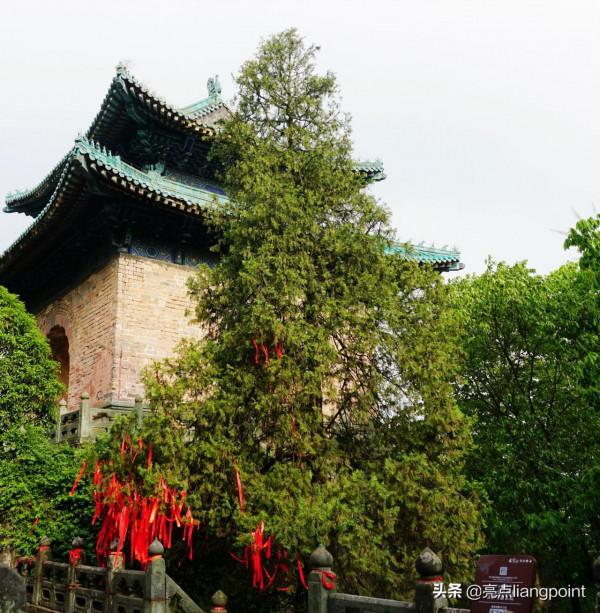 南巖宮：武當山三十六巖中風景最美的一巖，呂洞賓曾在此修道