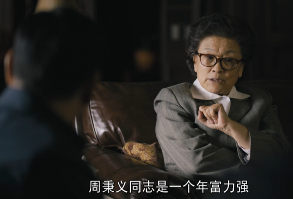 給過去一年“演技最好的10位老戲骨”排名，李幼斌第6，丁勇岱第2