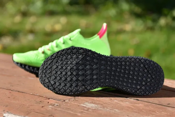 中底鏤空的4D列印跑鞋,真的能用來跑步嗎? 中底鏤空的4D列印跑鞋,真的能用來跑步嗎?