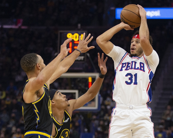 6中6轟13+6，虎將立功！庫裡25+10，威金斯高效！勇士逆轉+5連勝